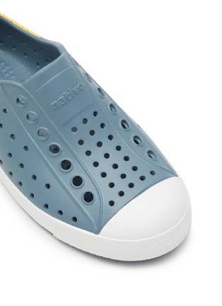Detail View - Click To Enlarge - NATIVE - ‘JEFFERSON’ PERFORATED COLOURBLOCK TODDLERS SLIP-ON SNEAKERS