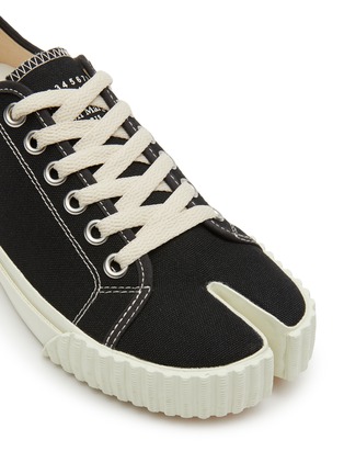 Detail View - Click To Enlarge - MAISON MARGIELA - ‘TABI’ LOW TOP LACE UP SNEAKERS