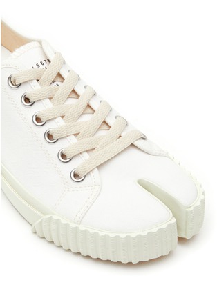 Detail View - Click To Enlarge - MAISON MARGIELA - ‘Tabi’ Canvas Low-Top Lace-Up Sneakers