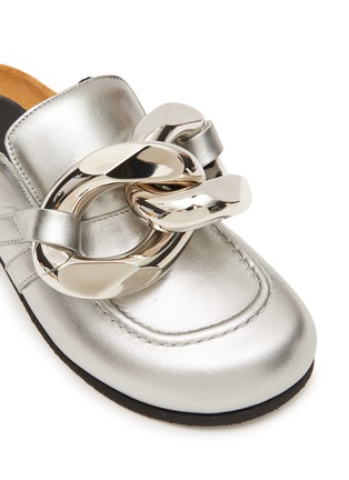 Detail View - Click To Enlarge - JW ANDERSON - TONAL FLAT CHAIN LAMINATED LEATHER LOAFERS