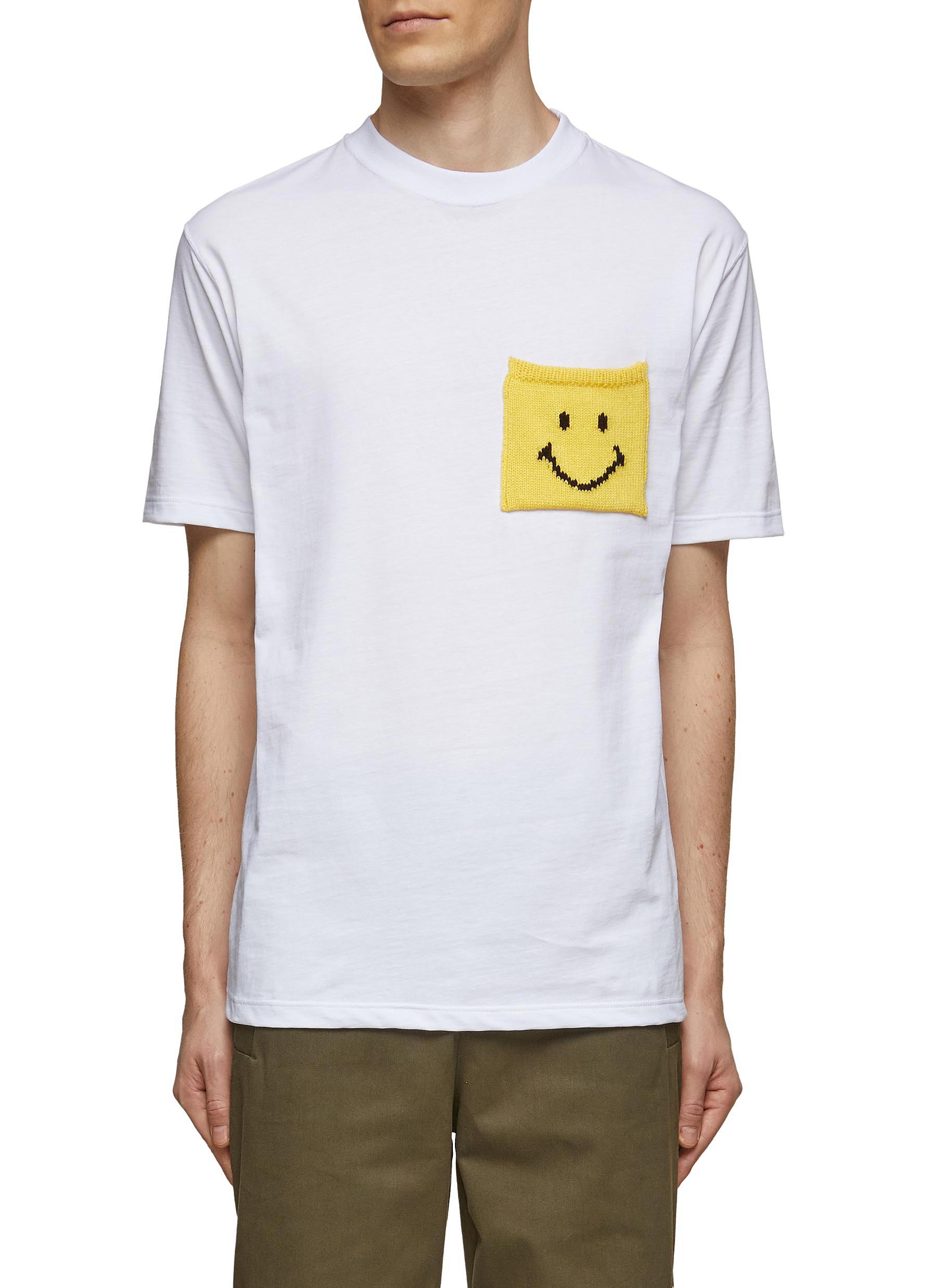 SMILEY FACE KNITTED PATCH CREWNECK SHORT SLEEVE T-SHIRT