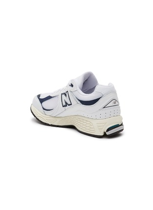  - NEW BALANCE - ‘2002’ LOW TOP LACE UP SNEAKERS