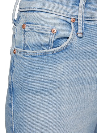 Detail View - Click To Enlarge - MOTHER - ‘THE WEEKENDER’ FRAYED FLARED JEANS