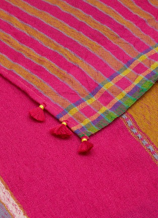 Detail View - Click To Enlarge - INJIRI - HAND DYED WOOL SCARF