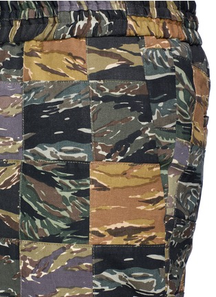 Detail View - Click To Enlarge - PALM ANGELS - Camouflage print patchwork pants