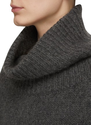 - THE ROW - ‘ROQUE’ ROLL NECK PLUSH CASHMERE KNIT TOP
