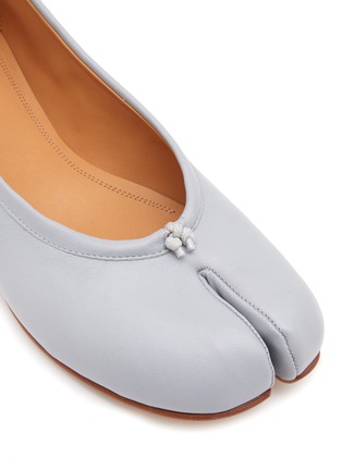 Detail View - Click To Enlarge - MAISON MARGIELA - ‘Tabi’ Split Toe Leather Ballerina Flats
