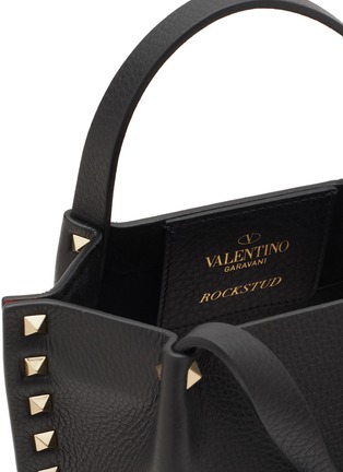 Detail View - Click To Enlarge - VALENTINO GARAVANI - Rockstud' Grained Leather Pouch