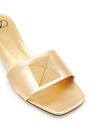 Detail View - Click To Enlarge - VALENTINO GARAVANI - ‘One Stud’ Leather Square Toe Slides