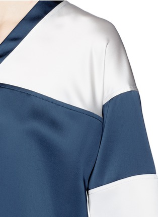 Detail View - Click To Enlarge - T BY ALEXANDER WANG - Colourblock satin cropped T-shirt
