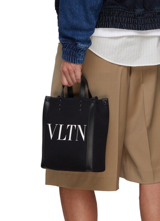 Front View - Click To Enlarge - VALENTINO GARAVANI - ‘VLTN’ Logo Print Canvas Crossbody Tote Bag