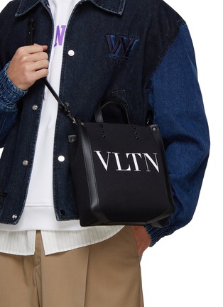 Figure View - Click To Enlarge - VALENTINO GARAVANI - ‘VLTN’ Logo Print Canvas Crossbody Tote Bag