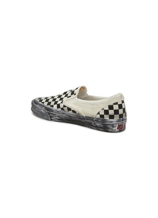 Apple and outlet white checkered vans