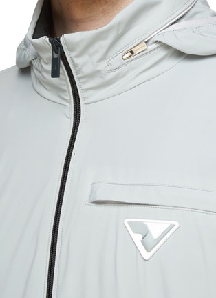 Detail View - Click To Enlarge - SOUTHCAPE - FULL ZIP STRETCH TRIANGLE VOLANTE LOGO DETACHABLE HOOD  WINDBREAKER