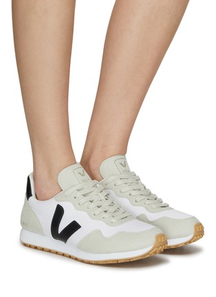 Figure View - Click To Enlarge - VEJA - ‘SDU Low Top Lace Up Alveomesh Sneakers