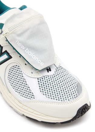 Detail View - Click To Enlarge - NEW BALANCE - ‘2002R’ Zip Pouch Low Top Lace Up Sneakers