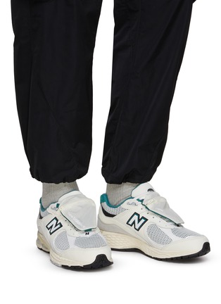 Figure View - Click To Enlarge - NEW BALANCE - ‘2002R’ Zip Pouch Low Top Lace Up Sneakers