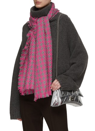 Figure View - Click To Enlarge - JOVENS - HOUNDSTOOTH MOTIF RAW EDGE CASHMERE SCARF