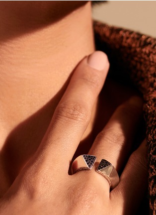 Detail View - Click To Enlarge - JOHN HARDY - ‘CLASSIC CHAIN’ STERLING SILVER TREATED BLACK SAPPHIRE SPINEL TIGA RING