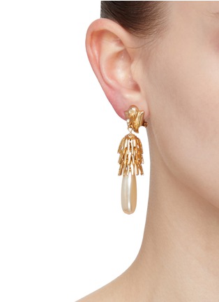 Figure View - Click To Enlarge - LANE CRAWFORD VINTAGE ACCESSORIES - GOLD TONED METAL FAUX PEARL DROP EARRINGS
