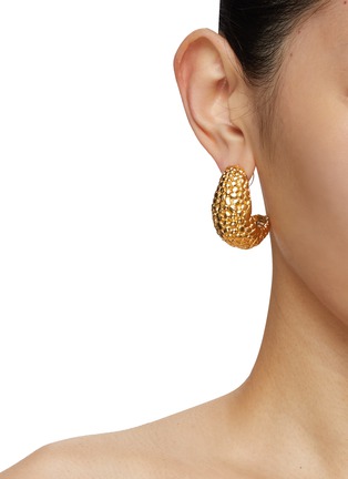 Figure View - Click To Enlarge - KENNETH JAY LANE - Gold Toned Metal Scale Textured Hoop Earrings