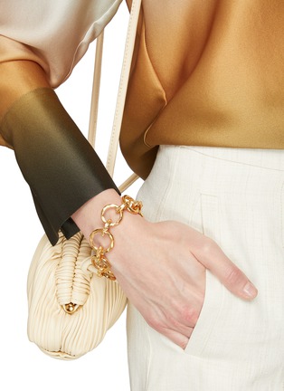 Figure View - Click To Enlarge - KENNETH JAY LANE - Gold Toned Metal Hammered Circle Chain Bracelet