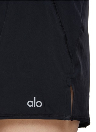  - ALO YOGA - ‘Stride’ Elasticated Waist Shorts