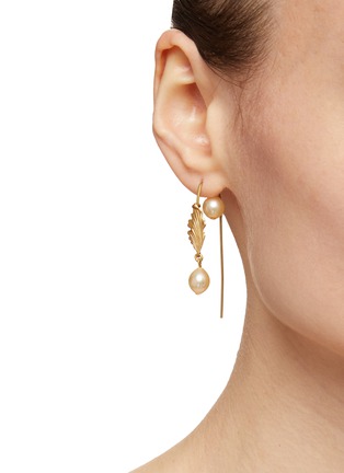 Figure View - Click To Enlarge - MONSHIRO - ‘Sucabiosa Tsubomi’ Gold Plated Metal Glass Pearl Mismatch Hook Earring