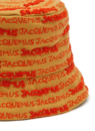 Detail View - Click To Enlarge - JACQUEMUS - ‘Le Bob Bordado’ All Over Beaded Logo Bucket Hat