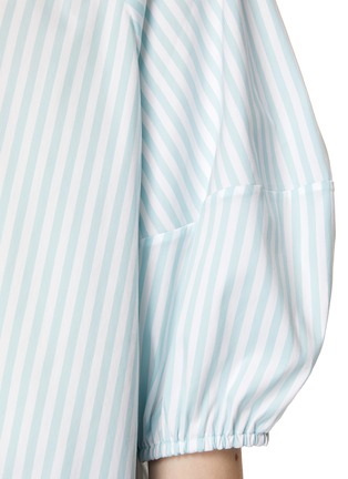  - ALICE & OLIVIA - ‘Edyth’ Concealed Placket Puff Sleeve Striped Shirt