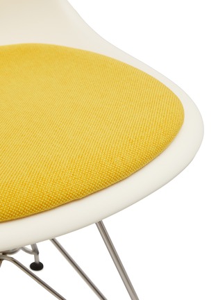 Detail View - Click To Enlarge - HERMAN MILLER - Eames Moulded-Plastic Chair with Seat Pad — White