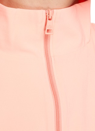  - BEYOND YOGA - Stretch Woven In Stride Half Zip Pullover