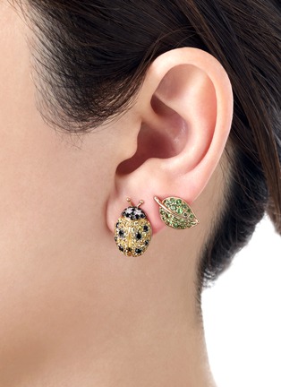 Detail View - Click To Enlarge - MIO HARUTAKA - ‘Leaf’ 18K Rose Gold Green Garnet Earring — Right