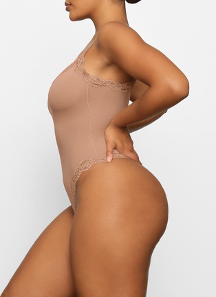SKIMS Fits Everybody Corded Lace Cami Bodysuit - Bronze