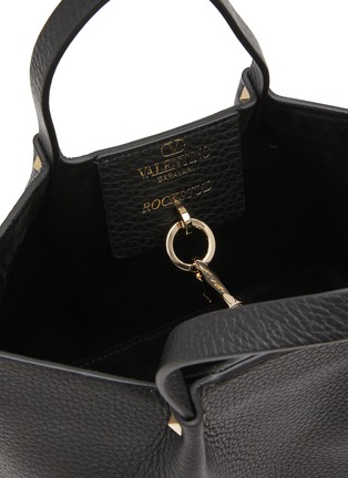 Detail View - Click To Enlarge - VALENTINO GARAVANI - Rockstud Grained Leather Small Tote Bag
