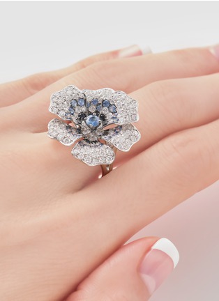 Detail View - Click To Enlarge - MIO HARUTAKA - Anemone 18k White Gold Diamond Sapphire Ring — US 6.5