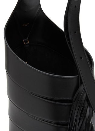 Detail View - Click To Enlarge - ALAÏA - Medium Babel Fringed Leather Bucket Bag