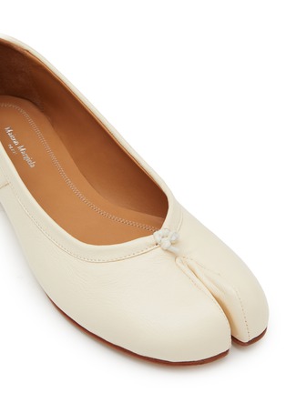 Detail View - Click To Enlarge - MAISON MARGIELA - Tabi Leather Ballerina Flats