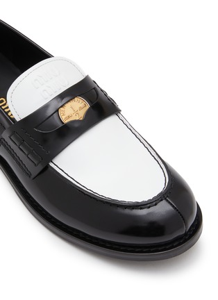 Detail View - Click To Enlarge - MIU MIU - Bicoloured Spazzolato Leather Penny Loafers