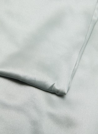 Detail View - Click To Enlarge - RIVOLTA CARMIGNANI  - Lazy Silk Queen Size Fitted Sheet — Verde Rugiada