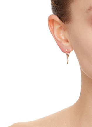 Figure View - Click To Enlarge - MÉTIER BY TOMFOOLERY - Az 9K Gold Opal Sapphire Mini Honey Hooks Single Earring