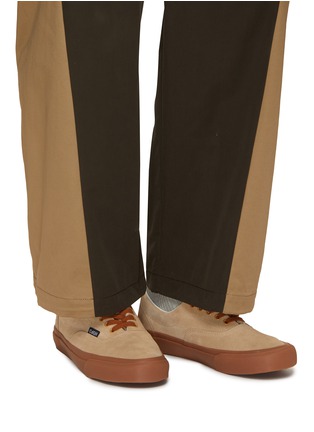 Figure View - Click To Enlarge - COMME DES GARÇONS HOMME - Suede Low Top Sneakers