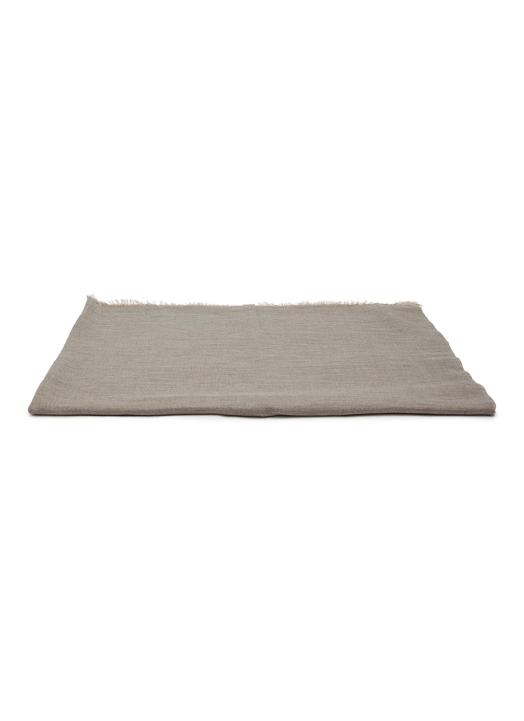 Oyuna throws shop
