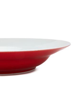 Detail View - Click To Enlarge - NON SANS RAISON - Bath of Color Round Deep Platter — Red