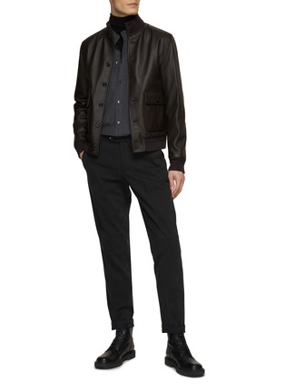 Buy Van Heusen Men Slim Fit Mid Rise Plain Woven Flat Front Formal Trousers  - Trousers for Men 21334588 | Myntra