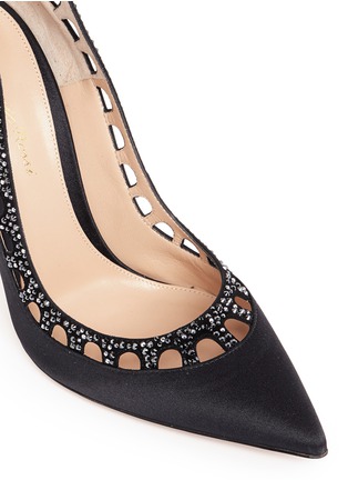 Detail View - Click To Enlarge - GIANVITO ROSSI - Suede cutout satin pumps