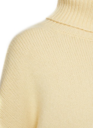  - ARCH4 - Chunky Knit Turtleneck Sweater