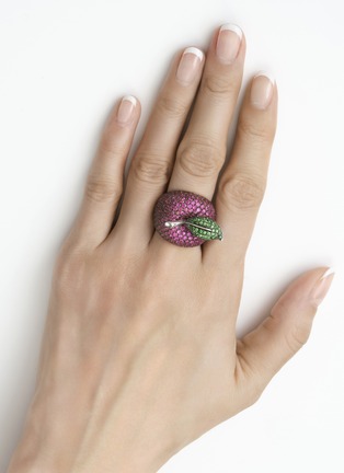 Detail View - Click To Enlarge - MIO HARUTAKA - Apple 18K Rose and White Gold Ruby and Green Garnet Ring