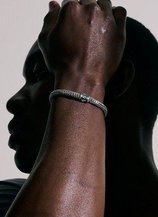  - JOHN HARDY - Classic Chain 18K Gold & Silver Reversible Chain Bracelet — Size UM