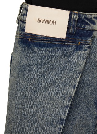  - BONBOM - Tucked Straight Leg Jeans